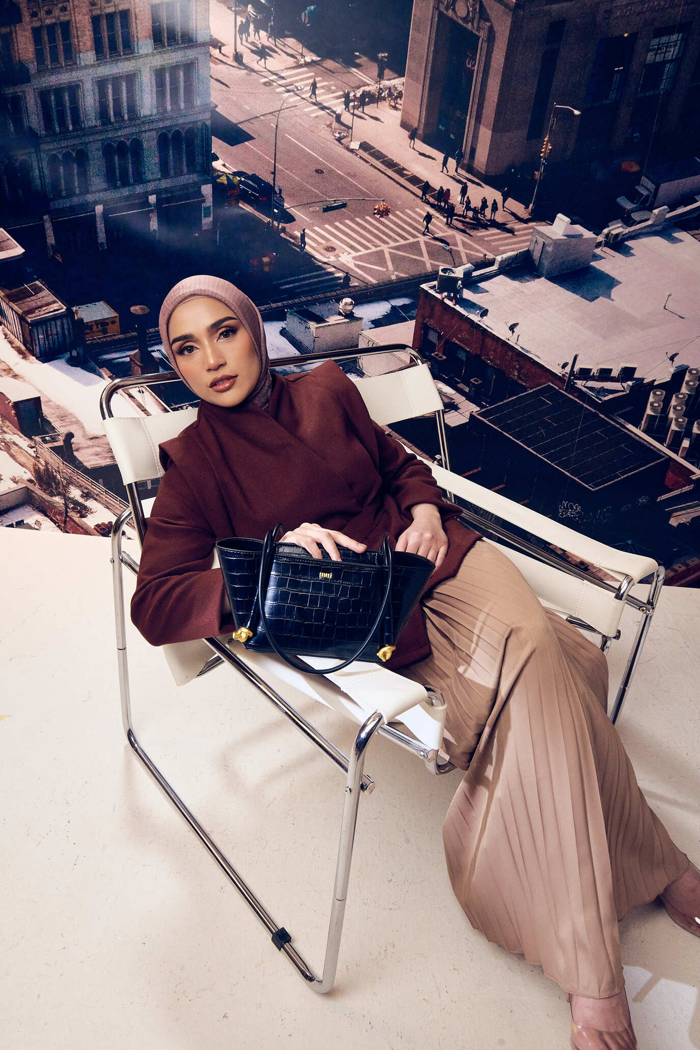 (PRE-ORDER) LAURA in Midnight