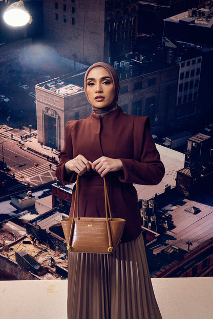 LAURA in Sienna