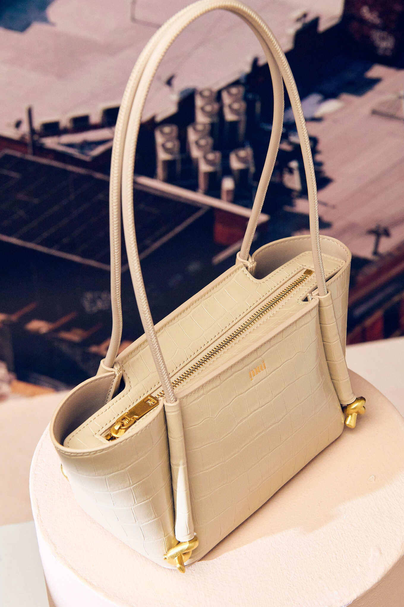 LAURA in Ivory